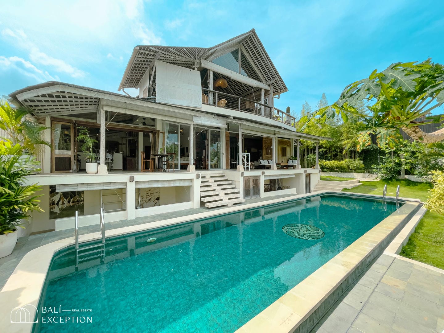 BEAUTIFUL AND UNIQUE 5 BEDROOM VILLA WITH MEZZANINE STRATEGIC LOCATION FOR SALE LEASEHOLD IN BATU BOLONG BE-1423 